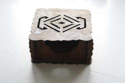 TAHTA İŞLEMELİ KUTU    DETAYLAR RESİMLERDE    (KIRMIZI KASA 2