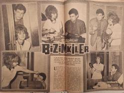 Artist Haftalık Ses Tiyatro ve Sinema Mecmuası Dergisi - 3 Temmuz 1962 - Sayı:102 - Göksel Arsoy - Neriman Köksal - Münir Özku l - Ekrem Bora - Turgut Özatay - Ayfer Koray - Müşfik Kenter - Yıldız Kenter - Nail Yurdakul - Orhan Boran - Muhterem Nur - Yücel Özturan - Bir Boğaz Gezintisi haberi - Orhan Günşiray - Metin Oktay - Uzaktan Sesleniş haberi - Bizimkiler Haberi - Filiz Akın - Tanju Gürsu - Serpil Gül - Deniz Engin - Sylvia Prenes - Göksel Arsoy - Asım Arsoy - Salih Tozan - Suna Pekuysal - Türkan Şoray - Fikret Hakan - Filiz'in Köşesi haberi - Elia Kazan - Özcan Bilge - Efgan Efekan - Lale Oraloğlu - Orhan Elmas - Maha Gene - Filiz Akın - Perihan Sözeri - Suna Pekuysal - Özden Çelik - İnce Mehmet - Türkan Şoray - Ulvi Uraz - Orhan Günşiray - Meral Sayın - Attila Yelkenci - Yılmaz Duru - Semih Sergen - Suphi Kaner - Nedret Güvenç - Atıf Yılmaz - Nurhan Nur - Safiye Ayla - Ayhan Işık - Fatma Girik - Turgut Özatay fotoğraf ve haberi - Tam Takım Dergi