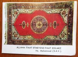 HEDİYE KARTPOSTALI, TÜRK HALI / KİLİM DOKUMA DESENLERİ, HZ. MUHAMMED'IN YAZILI BİR SÖZÜ, ARKASI YAZILMAMIŞ, RENKLİ, 10 X 14 CM EBADINDA - 1940'LAR, 1950'LER, 1960'LAR, 1970'LER 1980'LER
