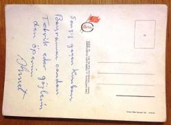 HEDİYE KARTPOSTALI, NARİN ELLERLE TUTULMUŞ KIRMIZI GÜL DALI VE KIRMIZI KALP, ARKASI YAZILI, RENKLİ, 10 X 15 CM EBADINDA - 1940'LAR, 1950'LER, 1960'LAR, 1970'LER 1980'LER