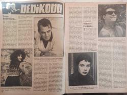 Artist Haftalık Ses Tiyatro ve Sinema Mecmuası Dergisi - 7 Ağustos 1962 - Sayı:107 - Belgin Doruk - Senih Orkan - Türkan Şoray - Tanju Gürsu - Belgin Doruk - Sylvia Penses - Ekrem Bora - Gülgün Ok - Nebahat Çehre - Muhterem Nur - Zeki Müren - Orhan Günşiray - Oya Tarı - Öztürk Serengil - Aysel Tanju - Elia Kazan - Metin Erksan - Türkan Şoray - Feriha Tunceli - Göksel Arsoy - Orhan Elmas - Hızlı Çalışanlar haberi - Atanur Oğuz - Leyla Sayar - Tunca Aksoy - Kadir Savun - Elia Kazan - Meral Sayın - Ayhan Işık - Fatma Girik - Süleyman Çelebi - Gönül Turgut - Özcan Tekgül - Gönül Yazar - Aysel Tanju - Necati Başar - Efgan Efekan - Frank Sinatra - Muzaffer Aslan - Cilalı İbo - Gani Turanlı - Atıf Kaptan - Zeynep Değirmencioğlu - Engin Cezzar - Süleyman Toraman - Neriman Köksal - Göksel Arsoy - Nuray Uslu - Özden Çelik - Kartal Tibet - Muzaffer Tema - Orhan Günşiray - Oya San - Senih Orkan - Gülgün Ok - Ekrem Bora - Muzaffer Tema - Sylvia Penses fotoğraf ve haberi - Tam Takım Dergi
