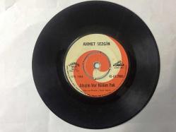 AHMET SEZGİN - ATEŞİM VAR KÜLÜM YOK / SEVMEK GÜNAH MI - Türkçe 45'lik Plak
