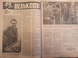 Artist Haftalık Ses Tiyatro ve Sinema Mecmuası Dergisi - 1 Ekim 1962 - Sayı:115 - Filiz Akın - Ayfer Koray - Necdet Tosun - Türkan Şoray - Filiz Akın - Serpil Gül - Nedret Güvenç - Atanur Oğuz - Efgan Efekan - Muzaffer Tema - Neriman Köksal - Göksel Arsoy -Semra Sar - Engin Cezzar - Gülriz Sururi - Galip San - Işın Kaan - Atanur Oğuz - Muhterem Nur - Tanju Gürsu - Zeynep Değirmencioğlu - Saim Alpago - Gürdal Onur - Altan Karındaş - Semih Sergen - Ateşli Kan Filmi - Gönül Yazar - Özden Çelik - Alev Oraloğlu - Lale Oraloğlu - Ahmet Özkal - Tülin Elgin - Fikret Hakan - Aydın Demir - Leyla Sayar - Özden Çelik - Göksel Arsoy - Nurhan Nur - Erkan Yolaç - Aysel Tanju - Tunca Aksoy - Herşey Gülmek İçin Filmi - Refik Erduran - Fevzi Arslan - Nami Yoğurt - Murat Köseoğlu - Neriman Köksal - Erol Taş - Cengizhan'ın Hazineleri Filmi - Orhan Günşiray - Fatma Girik - Öztürk Serengil - Aysel Tanju - Nuri Altınok fotoğraf ve haberi - Tam Takım Dergi