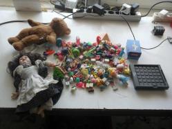 1 POŞET DOLUSU OYUNCAK       DETAYLAR RESIMLERDE    (YENİ RAF