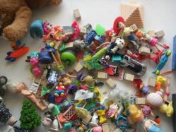 1 POŞET DOLUSU OYUNCAK       DETAYLAR RESIMLERDE    (YENİ RAF