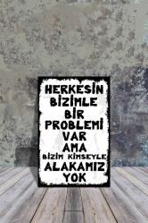 Antika - AHŞAP POSTER HERKESİN BİZİMLE PROBLEMİ VAR AMA BİZİM KİMSEYLE ALAKAMIZ YOK 20X30 CM - kitantik - kitaLog