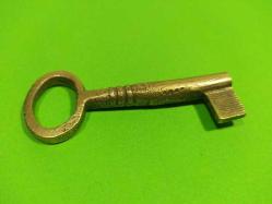 AN3--------ESKİ PİRİNÇ KAPI ANAHTARI