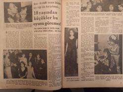 Artist Haftalık Ses Tiyatro ve Sinema Mecmuası Dergisi - 3 Kasım 1964 -Sayı:45 - Sadri Alışık - Sevda Ferdağ - Neriman Köksal - Hayat Kavgası filmi - Tamer Yiğit - Semra Sar - Pervin Par - Semih Sergen - Erol Taş - Muhterem Nur - Bedirhan Çınar - Metin Erksan - Zafer Sülek - Cenk Er - Sevim Emre - Mehmet Ali Akpınar - Erol Keskin - Tuncer Kurtiz - Füsun Şahin - Nurhan Nur - Gülbin Eray - Orhan Çağmen - Bilge Şen - Leyla Sayar - Orhan Günşiray - Yılmaz Güney - Fikret Hakan - Süleyman Turan - Erol Taş - Muhterem Nur - Yılmaz Duru - Melek Koçyiğit - Ayhan Işık - Nilüfer Koçyiğit - Çetin Ener - Perivn Par - Sevda Ferdağ - Erdoğan Özince - Özden Çelik - Nebahat Çehre - Zeki Müren - Filiz Akın - Müzeyyen Senar - Salih Akgül - Süha Ediboğlu - Neriman Köksal - Gönül Yazar - Öztürk Serengil - Erol Tezeren - Sahildeki Ceset filmi - Günah Kızları filmi - İstanbul Kızları filmi - Akçalı Kel Mehmet filmi - Bitirim Fatma filmi - Turist Ömer filmi fotoğraf ve haberi - Tam Takım Dergi