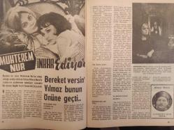 Artist Haftalık Ses Tiyatro ve Sinema Mecmuası Dergisi - 3 Kasım 1964 -Sayı:45 - Sadri Alışık - Sevda Ferdağ - Neriman Köksal - Hayat Kavgası filmi - Tamer Yiğit - Semra Sar - Pervin Par - Semih Sergen - Erol Taş - Muhterem Nur - Bedirhan Çınar - Metin Erksan - Zafer Sülek - Cenk Er - Sevim Emre - Mehmet Ali Akpınar - Erol Keskin - Tuncer Kurtiz - Füsun Şahin - Nurhan Nur - Gülbin Eray - Orhan Çağmen - Bilge Şen - Leyla Sayar - Orhan Günşiray - Yılmaz Güney - Fikret Hakan - Süleyman Turan - Erol Taş - Muhterem Nur - Yılmaz Duru - Melek Koçyiğit - Ayhan Işık - Nilüfer Koçyiğit - Çetin Ener - Perivn Par - Sevda Ferdağ - Erdoğan Özince - Özden Çelik - Nebahat Çehre - Zeki Müren - Filiz Akın - Müzeyyen Senar - Salih Akgül - Süha Ediboğlu - Neriman Köksal - Gönül Yazar - Öztürk Serengil - Erol Tezeren - Sahildeki Ceset filmi - Günah Kızları filmi - İstanbul Kızları filmi - Akçalı Kel Mehmet filmi - Bitirim Fatma filmi - Turist Ömer filmi fotoğraf ve haberi - Tam Takım Dergi