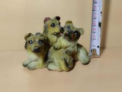 7X10 CM BOYUNDA AVRUPA POLYESTER 3 LÜ KÖPEK BİBLO (1 KULAK KIRIK)