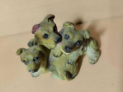 7X10 CM BOYUNDA AVRUPA POLYESTER 3 LÜ KÖPEK BİBLO (1 KULAK KIRIK)