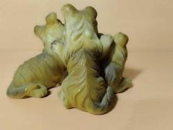 7X10 CM BOYUNDA AVRUPA POLYESTER 3 LÜ KÖPEK BİBLO (1 KULAK KIRIK)