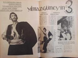 Artist Haftalık Ses Tiyatro ve Sinema Mecmuası Dergisi - 30 Kasım 1965 - Sayı:86 - Selda Alkor - Kerbela Vekası filmi - Selma Güneri - Tanju Gürsu - Yücel Hekimoğlu - Osman F. Seden - Butik Mualla - Metin Erksa - Nusret İkbal - Atıf Yılmaz - Halit Refiğ - Hasan Kazankaya - Memduh Ün - Çetin Gürtop - Hürrem Erman - Murat Köseoğlu - Ayhan Işık - Vural İnan - Suzan Avcı - Orhan Öztürk - Necla Birsel - Hülya Koçyiğit - Çolpan İlhan - Nurhan Damcıoğlu - Sadri Alışık - Lale Sarı - Necla Birsel - Nüshet Birsel - Gani Turanlı - Sevda Turanlı - Niyazi Akı - Belgin Doruk - Mehmet Ali Akpınar - Tunç Oral - Tunç Başaran - Nevzat Pesen - Recep Ekicigil - Agah Özgüç - Yücel Özturan - Işık Toraman - Göksel Arsoy - Soley Arsoy - Ekrem Bora - Gönül Yazar - Leyla Tunca - Peri Han - Muhterem Nur - Ulvi Doğan - Ahmet Tarık Tekçe - Filiz Akın - Suna Aksu - Muhterem Nur fotoğraf ve haberi - Tam Takım Dergi