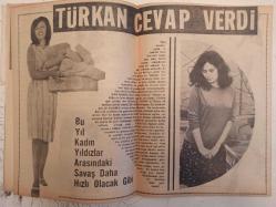 Artist Haftalık Ses Tiyatro ve Sinema Mecmuası Dergisi - 1 Mart 1966 - Sayı:30 - Yıldız Tezcan - On Korkusuz Kadın filmi - Fazıl Durukan - Pervin Par - Fikret Hakan - Yılmaz Güney - Semih Evin  Yunus Uca - Tamer Yiğit - Hülya Koçyiğit - Selma Güneri - Yusuf Sezgin - Türkan Şoray - John Steinbeck - Belgin Doruk - Ajda Pekkan - Gönül Yazar - Nuran Aksoy - Orhan Günşiray - Nebahat Çehre - Yılmaz Güney - Zeki Müren - Gülsüm Kamu - Aysel Tanju - Selda Alkor - Tanju Gürsu - Türkan Şoray - Figen Say - Rizen Say - Yıldı Tezcan - Esen Püsküllü - Ediz Hun - Özel Türkbaş - Muzaffer Nebioğu - Kartal Tibet - Peri Han - Tülin Elgin - Zuhal Tan - Rüçhan Adlı - Muhterem Nur - Sevda Ferdağ - Nebahat Çehre - Selma Güneri - Muhterem Nur - Sevim Tanürek - Nurettin Çamlıdağ fotoğraf ve haberi - Tam Takım Dergi