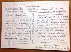 HEDİYE KARTPOSTALI, FİRAVUNLAR ZAMANINDAN TARİHİ ESERLER, KRAL SERNUSERT I HEYKELLERİ, MISIR KAHİRE MÜZESİNDEN, ARKASI YAZILI (1980 YILINDAN BİR MEKTUP), RENKLİ, 10 X 15 CM EBADINDA - 1940'LAR, 1950'LER, 1960'LAR, 1970'LER 1980'LER