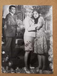 TÜRKAN ŞORAY'IN BÜYÜK BOY TIPKI BASIM FOTOĞRAFI - 23 x 17 cm EBADINDA - MURAT SOYDAN ve SUZAN AVCI İLE, BİR FİLMDEN