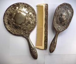 GÜMÜŞ KAPLAMA 120 YILLIK AYNA TARAK VE FIRÇA SETİ