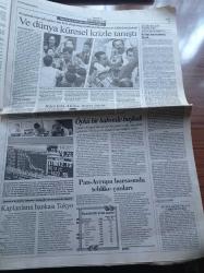 Cumhuriyet Gazetesi - 27 Mayıs 2000 - Afetzede Viagra'ya Sarıldı - Ve TOFAŞ Yine Şampiyon - Erol Evcil'in İfadesi Mesut Yılmaz'la Konutunda Görüştük Alaattin Çakıcı'ya Haber Gönderdi - 27 Mayıs Yeniden Bayram Olsun -  Filistin Ve İsrail Barışına Katkı İçin Spor Dünyası Ünlüleri Sahaya İndi - Oktay Akbal'a Orhan Kemal Ödülü - Roberto Baggio - Michael Schumacher - Sean Connery - Pele