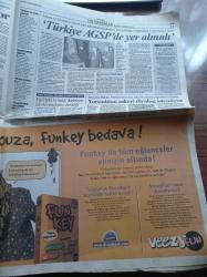 Cumhuriyet Gazetesi - 27 Mayıs 2000 - Afetzede Viagra'ya Sarıldı - Ve TOFAŞ Yine Şampiyon - Erol Evcil'in İfadesi Mesut Yılmaz'la Konutunda Görüştük Alaattin Çakıcı'ya Haber Gönderdi - 27 Mayıs Yeniden Bayram Olsun -  Filistin Ve İsrail Barışına Katkı İçin Spor Dünyası Ünlüleri Sahaya İndi - Oktay Akbal'a Orhan Kemal Ödülü - Roberto Baggio - Michael Schumacher - Sean Connery - Pele
