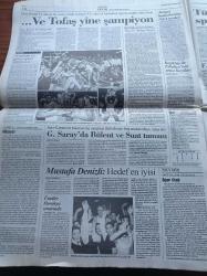 Cumhuriyet Gazetesi - 27 Mayıs 2000 - Afetzede Viagra'ya Sarıldı - Ve TOFAŞ Yine Şampiyon - Erol Evcil'in İfadesi Mesut Yılmaz'la Konutunda Görüştük Alaattin Çakıcı'ya Haber Gönderdi - 27 Mayıs Yeniden Bayram Olsun -  Filistin Ve İsrail Barışına Katkı İçin Spor Dünyası Ünlüleri Sahaya İndi - Oktay Akbal'a Orhan Kemal Ödülü - Roberto Baggio - Michael Schumacher - Sean Connery - Pele