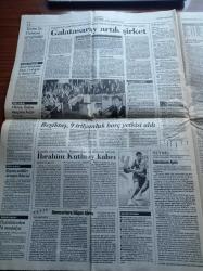 Cumhuriyet Gazetesi - 4 Haziran 2000 - Galatasaray Artık Şirket - Real Madrid'li Etoo Fenerbahçe'de - Fidel Castro - SEKA - Hikmet Sami Türk F Tipini Övdü - Yüce Divan Bunalımı Tırmanıyor - ANAP'tan Tehdit Bülent Ecevit'ten Uyarı - Nazım Hikmet Çınarı'na Kavuştu - Pina Bausch İle Akdeniz Coşkusu