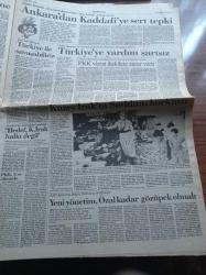 Cumhuriyet Gazetesi - 2 Kasım 1991 - Lyon Kahramanı Trabzonsporlu Orhan - Bakırköyspor'a Başkan Adayı Garbis Yeremyan - İstanbul Anakent Belediye Başkanı Nurettin Sözen Asıl Kirlilik Egzozdan - Albay Muammer Kaddafi PKK'ya Arka Çıkıyor - Barzani Türkiye İle Karada Savaşırız - Ankara Operasyon Kuzey Irak Halkına Yönelik Değil - Ortadoğu Barış Konferansı - İsrail Başbakanı İzak Şamir - Erdal İnönü - SHP'de Kurultay 25 Ocakta - Dev Sol Davası 12 Eylül'ün Son Toplu Davası - TÜYAP 10. Kitap Fuarı- DYP Lideri Süleyman Demirel - Turgut Özal