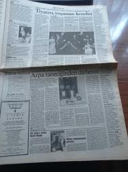 Cumhuriyet Gazetesi - 2 Kasım 1991 - Lyon Kahramanı Trabzonsporlu Orhan - Bakırköyspor'a Başkan Adayı Garbis Yeremyan - İstanbul Anakent Belediye Başkanı Nurettin Sözen Asıl Kirlilik Egzozdan - Albay Muammer Kaddafi PKK'ya Arka Çıkıyor - Barzani Türkiye İle Karada Savaşırız - Ankara Operasyon Kuzey Irak Halkına Yönelik Değil - Ortadoğu Barış Konferansı - İsrail Başbakanı İzak Şamir - Erdal İnönü - SHP'de Kurultay 25 Ocakta - Dev Sol Davası 12 Eylül'ün Son Toplu Davası - TÜYAP 10. Kitap Fuarı- DYP Lideri Süleyman Demirel - Turgut Özal