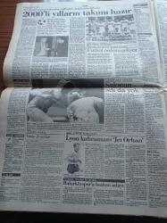 Cumhuriyet Gazetesi - 2 Kasım 1991 - Lyon Kahramanı Trabzonsporlu Orhan - Bakırköyspor'a Başkan Adayı Garbis Yeremyan - İstanbul Anakent Belediye Başkanı Nurettin Sözen Asıl Kirlilik Egzozdan - Albay Muammer Kaddafi PKK'ya Arka Çıkıyor - Barzani Türkiye İle Karada Savaşırız - Ankara Operasyon Kuzey Irak Halkına Yönelik Değil - Ortadoğu Barış Konferansı - İsrail Başbakanı İzak Şamir - Erdal İnönü - SHP'de Kurultay 25 Ocakta - Dev Sol Davası 12 Eylül'ün Son Toplu Davası - TÜYAP 10. Kitap Fuarı- DYP Lideri Süleyman Demirel - Turgut Özal