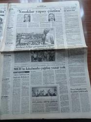 Cumhuriyet Gazetesi - 21 Ağustos 1998 - Seks Skandalıyla Sıkışan ABD Başkanı Bill Clinton Afganistan İle Sudan'ı Bombalattı - Mit'teki Köstebekler Dağıldı - Mafyada Rekabet - Fazilet Partisi Genel Başkanı Recai Kutan Türban Eylemi Sürecek: Refah Partisi Hesabında 1 Trilyon Açık - İzmir'de Nadir Nadi Buluşması - Ekmek Poşete Girmedi