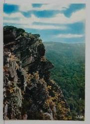 ŞEHİR KARTPOSTALI-FRANSA/LA ROCHE D'OETRE DAĞ VE ORMAN GÖRÜNTÜSÜ,ARKASINA YAZILMAMIŞ, RENKLİ, 12 X 16 CM EBADINDA - 1950'LER, 1960'LAR, 1970'LER, 1980'LER