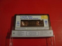 YAŞAR ÖZEL ARIYI ÇİÇEKTE DALDA SEVERİM