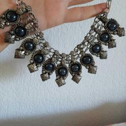 El yapımı eski gerdanlık