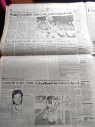Cumhuriyet Gazetesi - 12 Mayıs 1992 -  Bosna Hersek Cehenneminden Firarın Öyküsü -Beşiktaş Üst Üste 3. Kez Şampiyon - Kakava Şenliğinde Hüznün Adı Yok - Efes Pilsen Şampiyon - Ermenistan Karabağ'ı Yuttu - Firmaların Müzik Aşkı - Pepsi Michael Jackson'ı Getiriyor - Ege Seramik Pavarotti'yi Getiriyor - Batık Kredi 1 Trilyon - Emlakbank'ı Soymuşlar - Bakan Köksal Toptan Koalisyona Ters Düştü - Karpov Kasparov'u Ben Yenerim