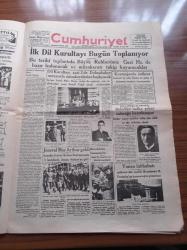 Cumhuriyet Gazetesi 100. Yıl Özel Gazetesi - Tıpkıbasım -19 Mayıs 1881 19 Mayıs 1981 - Cumhuriyet Gazetesinin 7 Mayıs 1924 Günü Çıkan İlk Sayısı Tıpkı Basım - Atatürk Cumhuriyetinden Bazı Fotoğraflar - Gazi Hz.nin  Nadi Beye Cevabı - İsmet Paşa ve Şükrü Kaya Bey Ankara'ya Gittiler - Eski Paraların Tebdili Muamelesi Dün Nihayet Buldu - İll Dil Kurultayı Bugün Toplanıyor -  Bugün Merasimle Cemiyeti Akvama Giriyoruz - Onuncu Yıl Bayramı - Eski Devirlerin Artığı Lakap Ve Unvanlar Kaldırıldı - Türk Kadını Hakların En Büyüğünü Aldı - Selim Sırrı