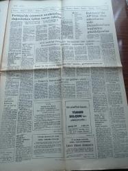 Cumhuriyet Gazetesi - 2 Mayıs 1977 - 1 Mayıs Kanlı Geçti 33 Ölü - DİSK Genel Başkanı Kemal Türkler Faşizm Cephesi Geriliyor - 1977 1 Mayıs - Tören Sonunda Bazı Kışkırtıcı Gruplar Silahlı Çatışma Çıkardı - Ankara'da Komandolar CHP'li Delegelere Ateş Ettiler - Türkiye Birlik Partisi Genel Başkanı Mustafa Timisi- Devlet Bakanı Seyfi Öztürk - Oktay Akbal - ODTÜ Hepimizindir - Fakir Baykurt - TRT Komando Ocağı - Türkiye'siz Eurovision - Uydu İle Doğrudan Yayın Anlaşması 1979 Yılında Yürürlüğe Giriyor - Fenerbahçe - Galatasaray - Trabzonspor