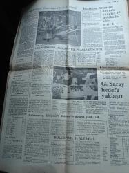 Cumhuriyet Gazetesi - 2 Mayıs 1977 - 1 Mayıs Kanlı Geçti 33 Ölü - DİSK Genel Başkanı Kemal Türkler Faşizm Cephesi Geriliyor - 1977 1 Mayıs - Tören Sonunda Bazı Kışkırtıcı Gruplar Silahlı Çatışma Çıkardı - Ankara'da Komandolar CHP'li Delegelere Ateş Ettiler - Türkiye Birlik Partisi Genel Başkanı Mustafa Timisi- Devlet Bakanı Seyfi Öztürk - Oktay Akbal - ODTÜ Hepimizindir - Fakir Baykurt - TRT Komando Ocağı - Türkiye'siz Eurovision - Uydu İle Doğrudan Yayın Anlaşması 1979 Yılında Yürürlüğe Giriyor - Fenerbahçe - Galatasaray - Trabzonspor