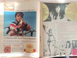 Ses Dergisi - 20 Mayıs 1967 - Sayı:21 - Türkan Şoray - Uri Zohar - Mohammed Lakhdar - David Hemmings - Vanessa Redgrave - Michalengelo Antonioni - Rüçhan Adlı - Cengiz Tacer - Duygu Sağıroğlu - Frank Sinatra - Mia Farrow - Marcel Mastroianni - Coca Cola Reklamı - Altan Erbulak - Jean Paul Belmondo - Mylene Demongeot - Muzaffer Tema - Feridun Çölgeçen - Alan Ladd - Tülin Elgin - Hürrem Erman - Claudia Cardinale - Sevda Ferdağ - Ayhan Işık - Jayne Mansfield - Gary Cooper - Auer Fırın Reklamı - Erkan Doğu - Ayban Erkmen - Gülistan Güzey - Suna Pekuysal - Şirin Devrim - Nisa Serezli - Uğur Erkır - Celal Ersöz - Titiz Giyim Reklamı - Sana Margarin Reklamı - Marie France - Durul Gence - Erkut Taçkın - Frank Sinatra - Cilla Black - David Warner - Tokalon Krem Reklamı - Sevim Çağlayan - Yılmaz Gündüz - Charles Laughton - Frank Sinatra - Yapı ve Kredi Bankası Reklamı - Lütfi Güneri - Lux Sabun Reklamı - Sean Connery - Toto Karaca - Pe Re Ja Şampuan Reklamı - Tam Takım Dergi