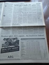 Cumhuriyet Gazetesi - 6 Kasım 1990 - Türkiye Futbol Federasyonu Başkanı Şenes Erzik Naklen Yayın Tehlikeli Oyuncak - ABD Dışişleri Bakanı James Baker'dan Soru Paketi - Ekonomide Derin Kaygı - Başbakan Yıldırım Akbulut Yekta Güngör Özden'in Türban Davalarından Reddini İsteyeceklerini Açıkladı - Üniversitelerde YÖK'e Boykot Hazırlığı - Uygulamalı Din Eğitimi