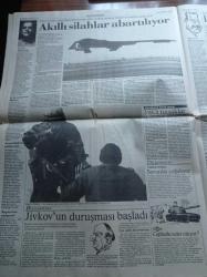 Cumhuriyet Gazetesi - 26 Şubat 1991 - Savaş'ta 41. Günü - Saddam Hüseyin'den Çekilme Emri - Kuveyt'e Kıskaç Operasyonu - Gorbaçov'dan Bush'a Vagri- Berlin Ayısı Kimi Sevecek - Başbakan Yıldırım Akbulut Turgut Özal'ı Eleştirdi -Hakemler Can Yaktı - Gordon Milne Diken Üstündeyiz - All Star'da Smaç Şov - Şike Davasına Yeni Tanık - Nejat Anıl Koşusu