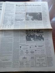 Cumhuriyet Gazetesi - 17 Nisan 1990 - Hande Mumcu MİT Bizi İzliyor - Galatasaray'a Alkışlı Protesto - Fenerbahçe Hidding İle Söz Kesti - Dünya Liselerarası Voleybol Şampiyonası - Sovyet Komünist Partisinin Yayın Organı Pravda Parti Elden Gidiyor - Mandela'ya Onur Konseri - Charlie Chaplin'in Yalnızca Yönettiği Tek Film Parisli Kadın - 50 Yıl Sonra Köy Enstitüleri - Ölüm Orucu - Marksist Solda Yeni Parti Sosyalistlerin Birlik Partisi - Hasan Fehmi Güneş