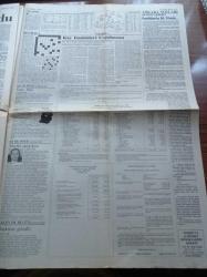 Cumhuriyet Gazetesi - 17 Nisan 1990 - Hande Mumcu MİT Bizi İzliyor - Galatasaray'a Alkışlı Protesto - Fenerbahçe Hidding İle Söz Kesti - Dünya Liselerarası Voleybol Şampiyonası - Sovyet Komünist Partisinin Yayın Organı Pravda Parti Elden Gidiyor - Mandela'ya Onur Konseri - Charlie Chaplin'in Yalnızca Yönettiği Tek Film Parisli Kadın - 50 Yıl Sonra Köy Enstitüleri - Ölüm Orucu - Marksist Solda Yeni Parti Sosyalistlerin Birlik Partisi - Hasan Fehmi Güneş