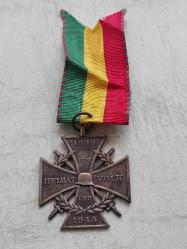 İKİNCİ DÜNYA SAVAŞI ALMANYA ASKERİ  MADALYA.  FOTOĞRAFTAKİ ÜRÜN GÖNDERİLECEKTİR.. İkinci baskıdır.