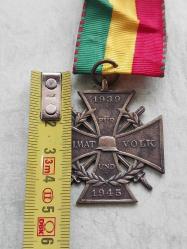 İKİNCİ DÜNYA SAVAŞI ALMANYA ASKERİ  MADALYA.  FOTOĞRAFTAKİ ÜRÜN GÖNDERİLECEKTİR.. İkinci baskıdır.