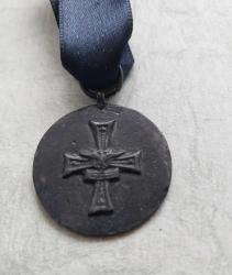 İKİNCİ DÜNYA SAVAŞI ALMANYA ASKERİ  MADALYA.  FOTOĞRAFTAKİ ÜRÜN GÖNDERİLECEKTİR.. İkinci baskıdır.