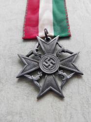 İKİNCİ DÜNYA SAVAŞI ALMANYA ASKERİ  MADALYA.  FOTOĞRAFTAKİ ÜRÜN GÖNDERİLECEKTİR.. İkinci baskıdır.