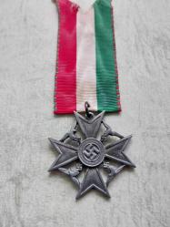 İKİNCİ DÜNYA SAVAŞI ALMANYA ASKERİ  MADALYA.  FOTOĞRAFTAKİ ÜRÜN GÖNDERİLECEKTİR.. İkinci baskıdır.