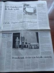Cumhuriyet Gazetesi - 13 Aralık 1996 - Tribün Anarşisi Yaratan Fişlenecek - Efes Pilsen - Anayasa Mahkemesi Kamu Taşınmazlarının Satışını Öngören Yasayı İptal Etti - Cumartesi Anneleri'nin Susurluk İsyanı - Ordu Evini Temizledi - Zirvede Karşılıklı Suçlama - Mehmet Ağar - Süleyman Demirel - Diyanet Bütçesinde Alevilik Tartışması