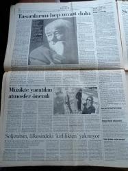 Cumhuriyet Gazetesi - 10 Ekim 1995 - Hakan Şükür Torino'dan Tekrar Galatasaray'a Döndü - Haliç'i Köprü Değil Çamur Birleştiriyor - Türk Polisi Bihaç'a Gidiyor - Genetikçilerin Büyük Başarısı -  Hazar Petrolleri Novorossisk Ve Supsa Limanlarından Eşzamanlı Olarak Geçecek - Nurcuların Önde Gelenlerinden Fethullah Gülen Bir Grup Askerin Muhtıra Hazırlığı İçinde Olduğunu Öne Sürdü
