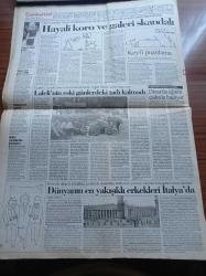 Cumhuriyet Gazetesi - 10 Ekim 1995 - Hakan Şükür Torino'dan Tekrar Galatasaray'a Döndü - Haliç'i Köprü Değil Çamur Birleştiriyor - Türk Polisi Bihaç'a Gidiyor - Genetikçilerin Büyük Başarısı -  Hazar Petrolleri Novorossisk Ve Supsa Limanlarından Eşzamanlı Olarak Geçecek - Nurcuların Önde Gelenlerinden Fethullah Gülen Bir Grup Askerin Muhtıra Hazırlığı İçinde Olduğunu Öne Sürdü
