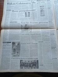 Cumhuriyet Gazetesi - 10 Ekim 1995 - Hakan Şükür Torino'dan Tekrar Galatasaray'a Döndü - Haliç'i Köprü Değil Çamur Birleştiriyor - Türk Polisi Bihaç'a Gidiyor - Genetikçilerin Büyük Başarısı -  Hazar Petrolleri Novorossisk Ve Supsa Limanlarından Eşzamanlı Olarak Geçecek - Nurcuların Önde Gelenlerinden Fethullah Gülen Bir Grup Askerin Muhtıra Hazırlığı İçinde Olduğunu Öne Sürdü